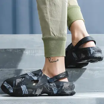 Тапочки Мужская летняя спортивная модная верхняя одежда Сандалии Пляжная мода Домашние персонализированные мужские сандалии в корейском стиле