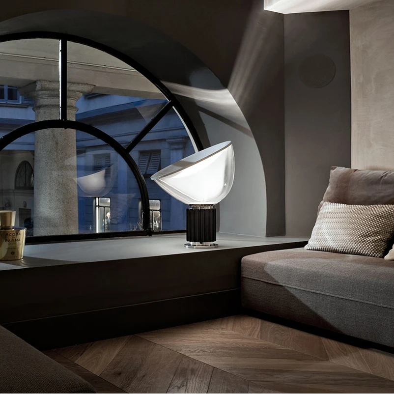 Настольная лампа Nordic Designer Radar из алюминия с прозрачным стеклом Рядом с лампой для спальни гостиной кабинета домашнего декора